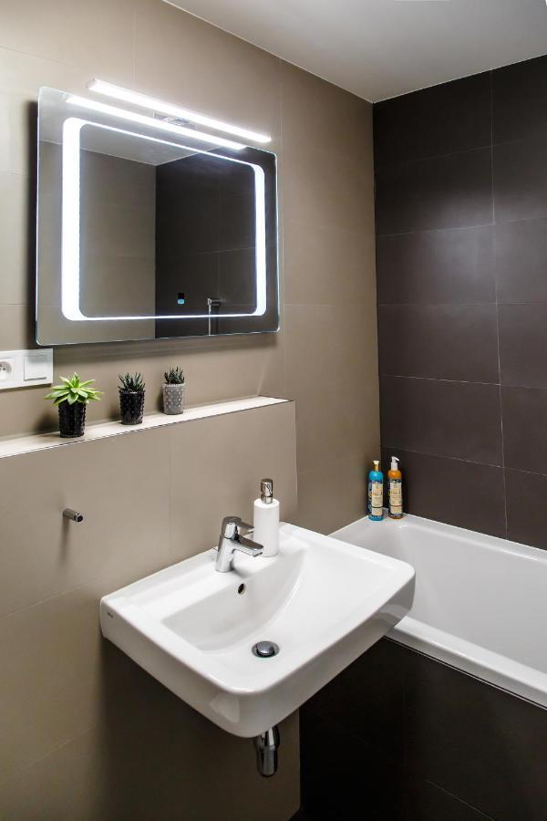 The Town Hall Residence -Welcome Home Apartment-Free Outdoor Parking-Ac 科希策 外观 照片