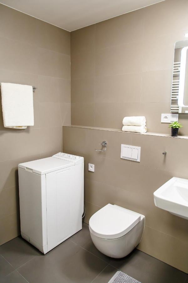 The Town Hall Residence -Welcome Home Apartment-Free Outdoor Parking-Ac 科希策 外观 照片