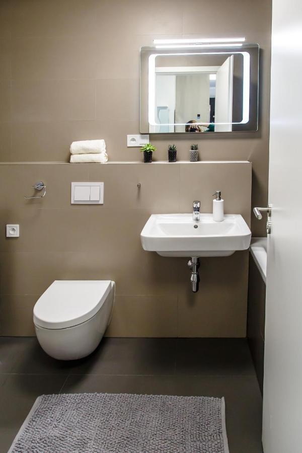 The Town Hall Residence -Welcome Home Apartment-Free Outdoor Parking-Ac 科希策 外观 照片